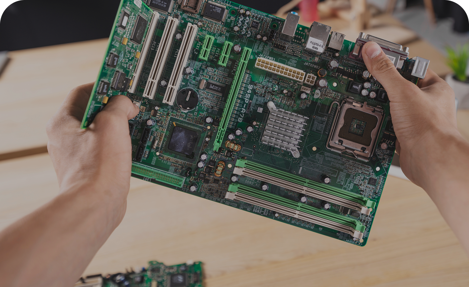 Chip Level Service (Laptop & Desktop)